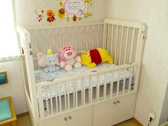 ベビーベッド | 秋山こどもクリニック