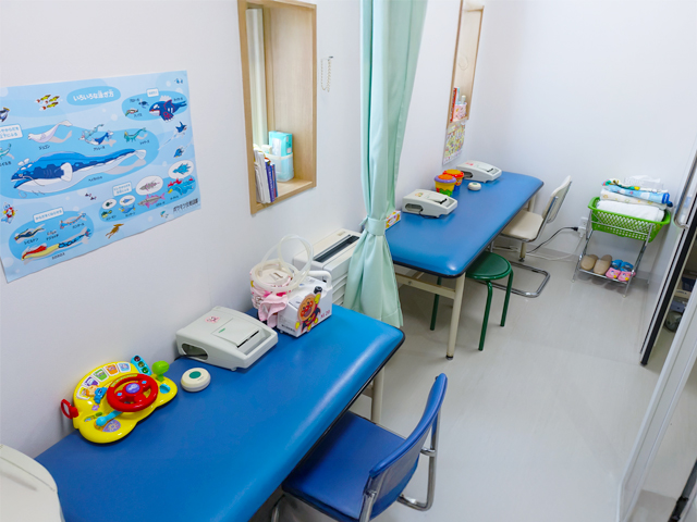 靴のまま入れる設計 | 秋山こどもクリニック