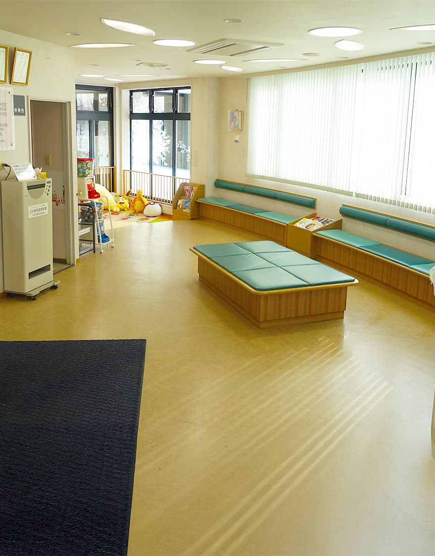 北見市小児科秋山子供クリニックの待合ホール